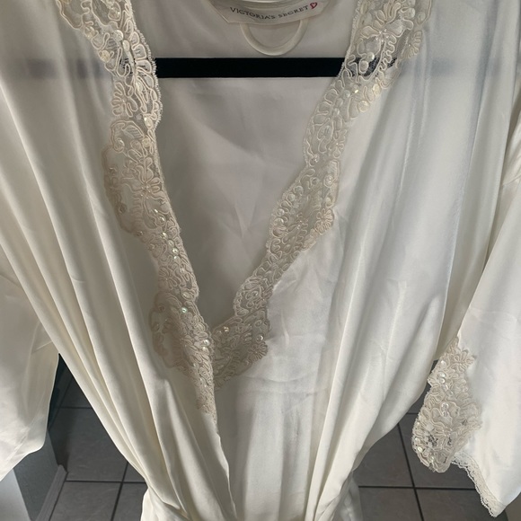 Victoria Secret Robe - Picture 5 of 5